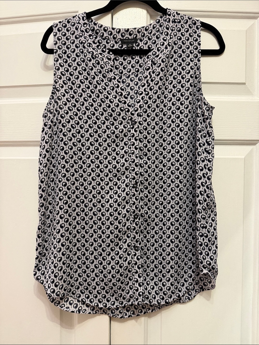Ann Taylor Sleeveless Black & White Geometric Print Blouse